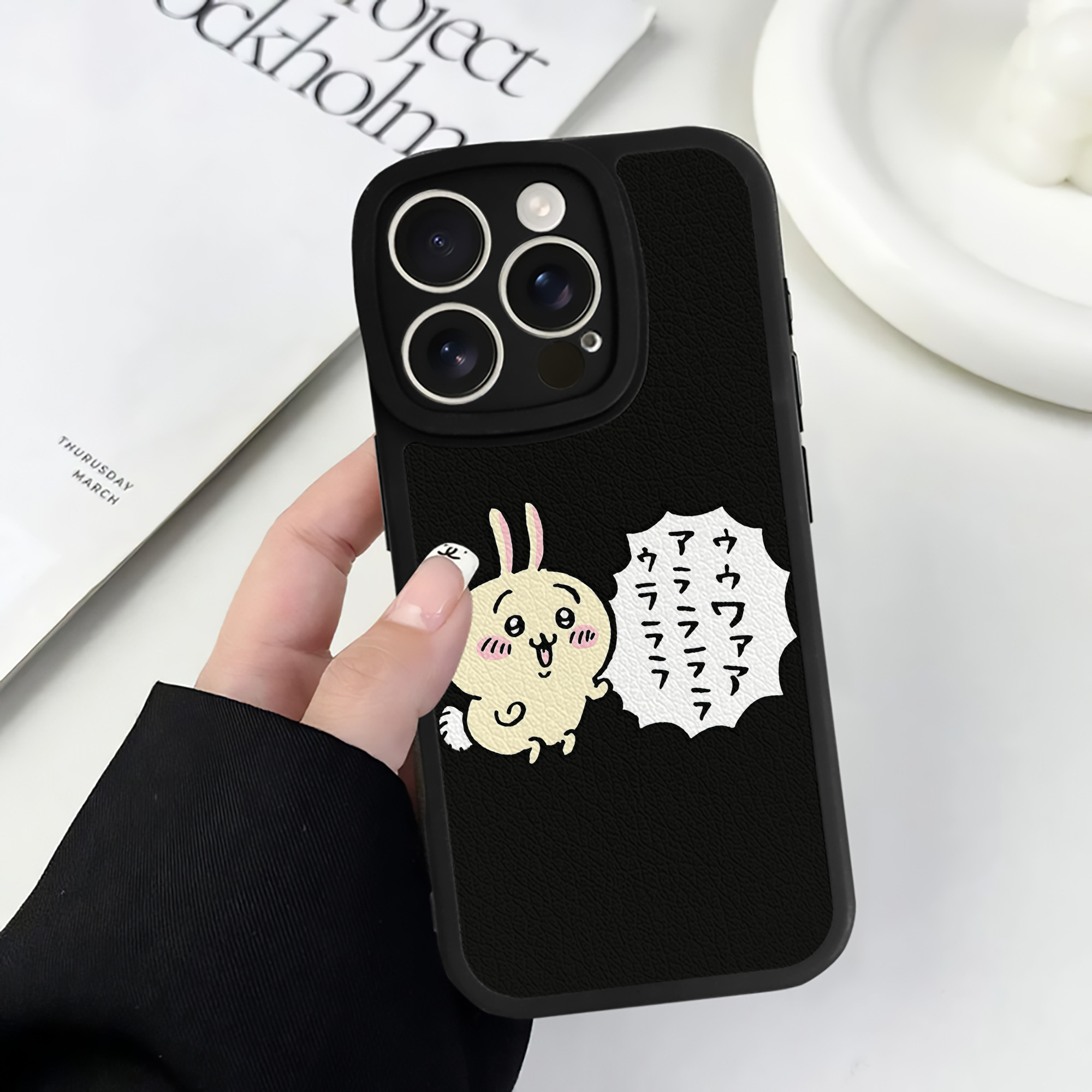 （画像用） ちいかわ うさぎ Chii-kawa usagi 【iPhone 16シリーズ対応】シリコンスマホケース（レザー調） 材質：シリコン